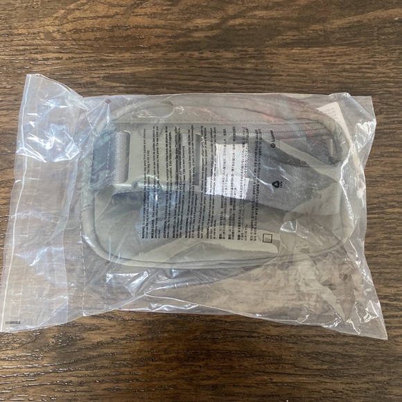 NWT Lululemon Everywhere Belt Bag 1L - Picture 8 of 8